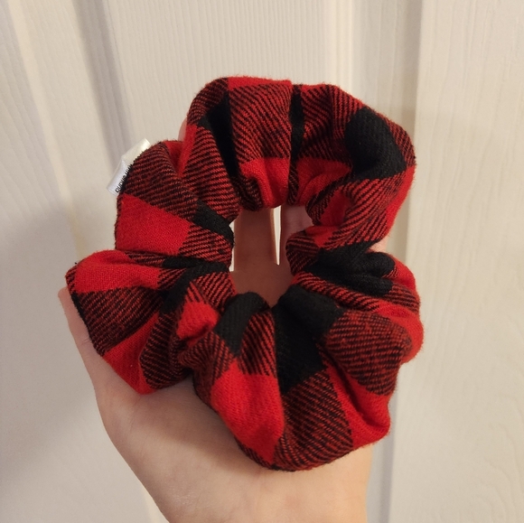 3 for 20** Brand new Buffalo plaid scrunchie - Picture 7 of 7